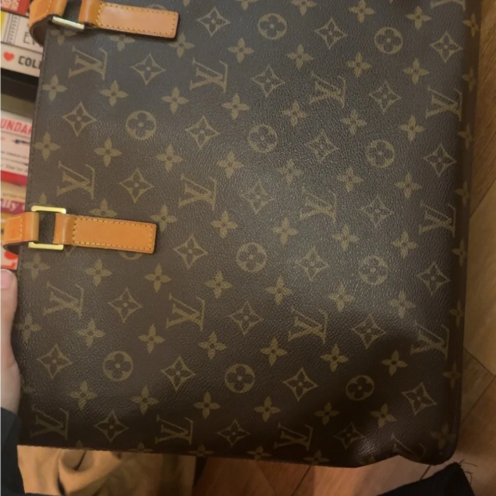 Louis Vuitton Monogram Luco Tote - Picture 4 of 11